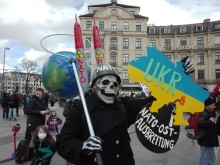 Allegorie auf die Rolle der NATO. ANTI-SIKO-Demo, München, 2022. Fotograf: Sergej Perelman